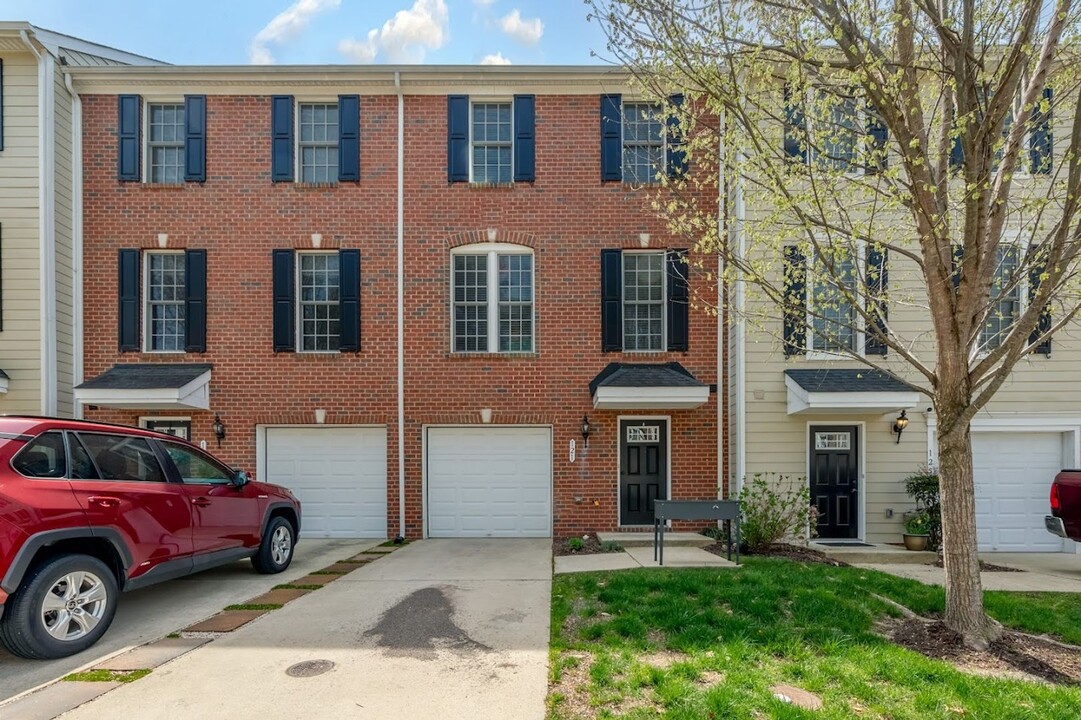 121 Parkway Ct in Williamsburg, VA - Building Photo
