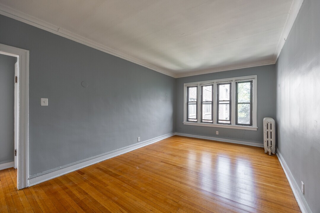 1321 W Estes Ave, Unit 29 in Chicago, IL - Foto de edificio