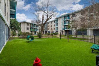 The Beverly in San Antonio, TX - Foto de edificio - Building Photo