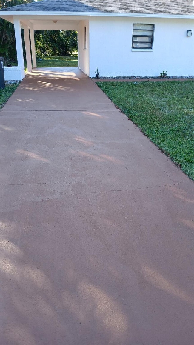 1958 Knight St in Ft. Myers, FL - Building Photo - Building Photo