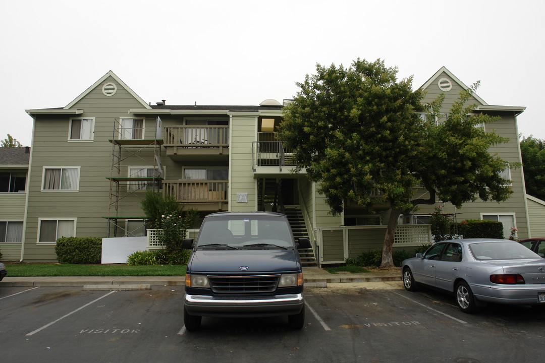 Redwood Lodge in Fremont, CA - Building Photo