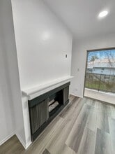 14850 Hesby St, Unit 203 in Sherman Oaks, CA - Building Photo - Building Photo