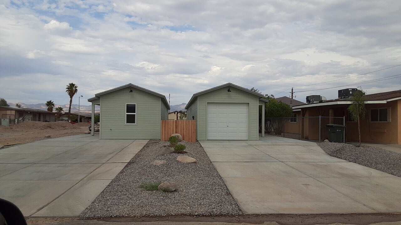 1490 Tonto Dr in Bullhead City, AZ - Building Photo