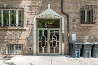 717 Bedford Ave in Brooklyn, NY - Building Photo - Building Photo