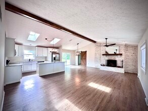 3911 Green Cook Rd in Johnstown, OH - Foto de edificio - Building Photo