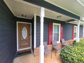 318 Bridgewood Dr SE in Conyers, GA - Building Photo - Building Photo