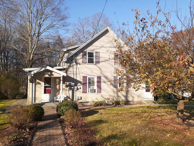 7 Madison Ave, Unit 2 in Hyde Park, NY - Building Photo - Building Photo