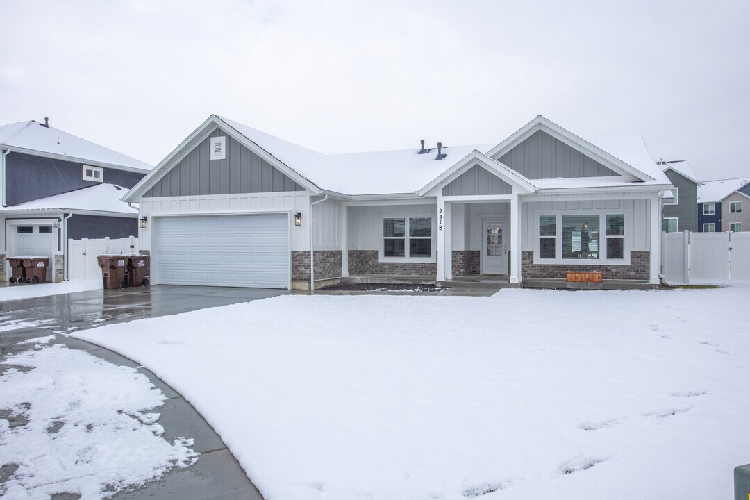 2418 W Glover Ln in West Haven, UT - Building Photo