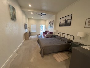 1407 Leal St in San Antonio, TX - Building Photo - Interior Photo