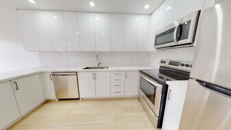 Brant Street in Burlington, ON - Building Photo