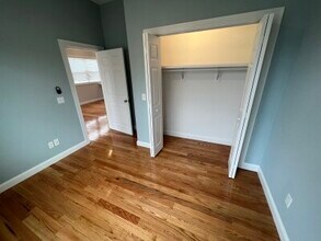 129 Cross St, Unit 1 in Somerville, MA - Foto de edificio - Building Photo