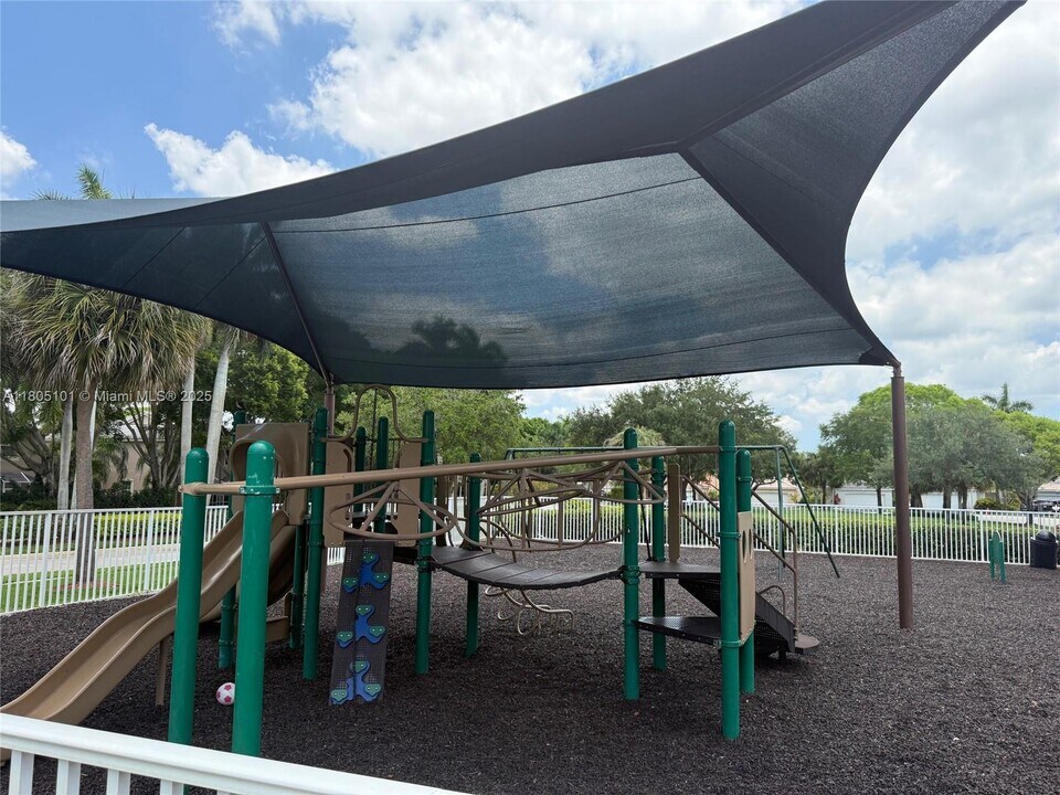1808 Salerno Cir in Weston, FL - Building Photo
