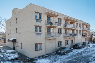 320 Post Ave in Westbury, NY - Building Photo - Building Photo