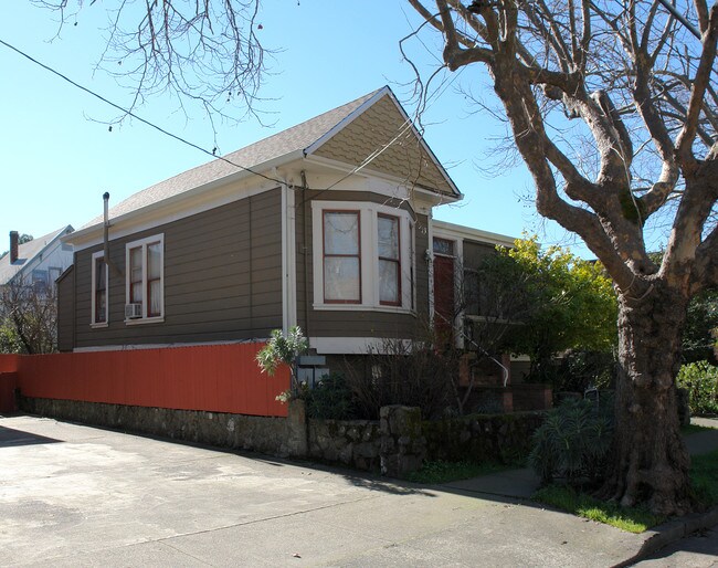 107-109 Taylor St in San Rafael, CA - Foto de edificio - Building Photo