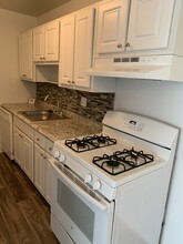 Oakland Mall Apartments in Madison Heights, MI - Building Photo - Building Photo