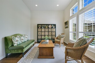 330 Jayne Cove in Austin, TX - Foto de edificio - Building Photo