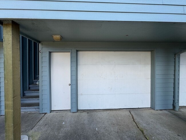 708 NE Avery St in Newport, OR - Building Photo - Building Photo