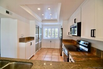 2501 Navarra Dr in Carlsbad, CA - Building Photo - Building Photo