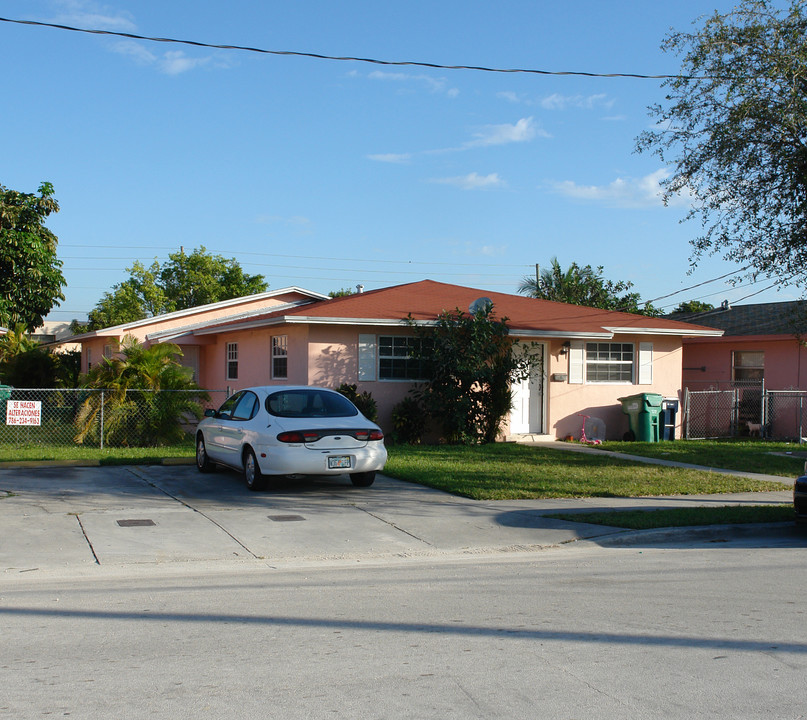 10891-10897 SW 7th St in Miami, FL - Building Photo