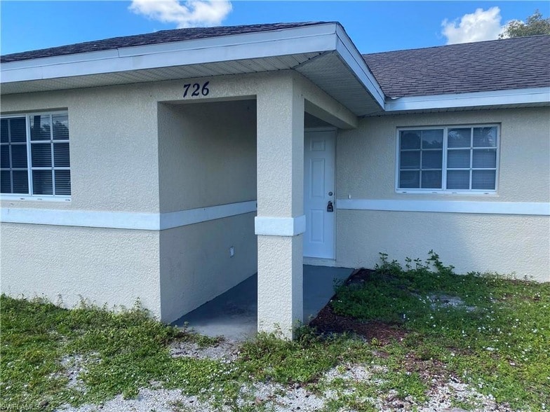 726 Hightower Ave S in Lehigh Acres, FL - Building Photo