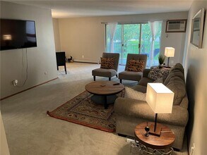 2710 Dale St N in Roseville, MN - Building Photo - Building Photo