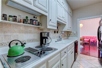 1626 Palma Plaza-Unit -Apt 10 in Austin, TX - Building Photo - Building Photo