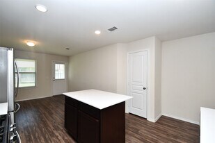 5010 Brewcastle Ln in Park Row, TX - Building Photo