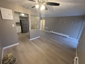 10 Esson St in Kitchener, ON - Building Photo - Building Photo