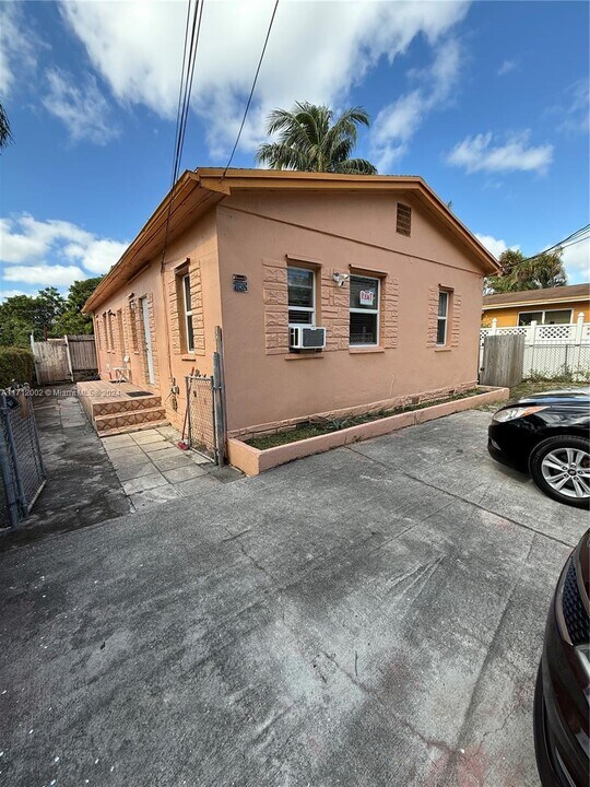 11452 Peachtree Dr in North Miami, FL - Building Photo