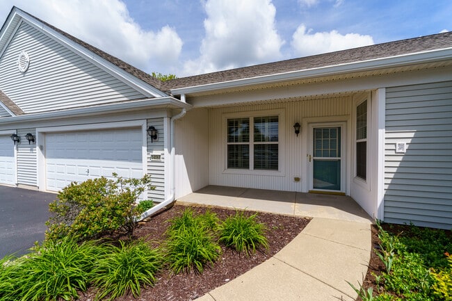14068 Palisades Ave in Huntley, IL - Building Photo - Building Photo