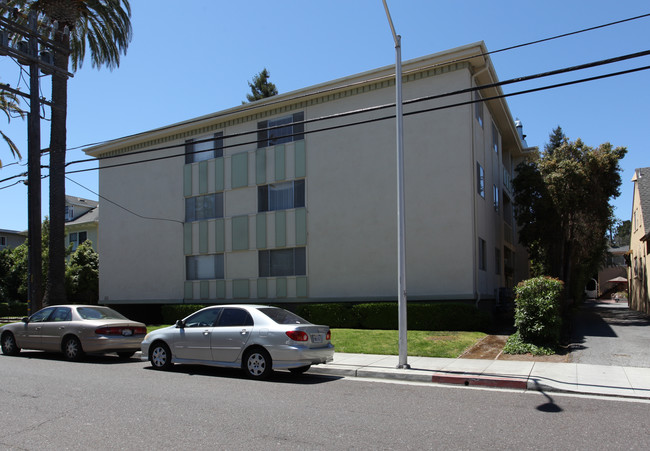 211 Elm St in San Mateo, CA - Foto de edificio - Building Photo