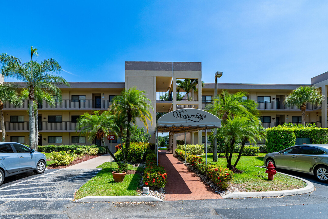 15324 Lakes of Delray Blvd in Delray Beach, FL - Foto de edificio