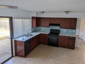 1855 Sandy Ridge Ct in Carrollton, TX - Foto de edificio - Building Photo