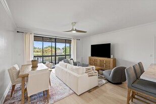 11842 Pebblewood Dr in Wellington, FL - Building Photo