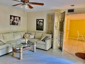 8115 SW 24th St in North Lauderdale, FL - Building Photo - Building Photo
