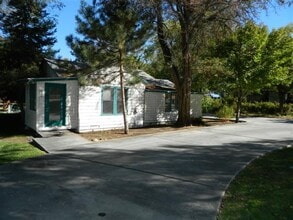 200 Shepard Ln in Bishop, CA - Building Photo - Building Photo