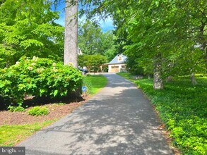 8820 Burning Tree Rd in Bethesda, MD - Building Photo - Building Photo