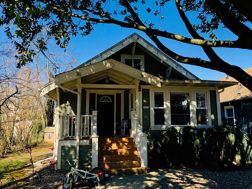7611 SE Martins St in Portland, OR - Building Photo