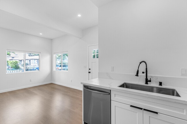 1536 11th St, Unit A in Santa Monica, CA - Building Photo - Building Photo