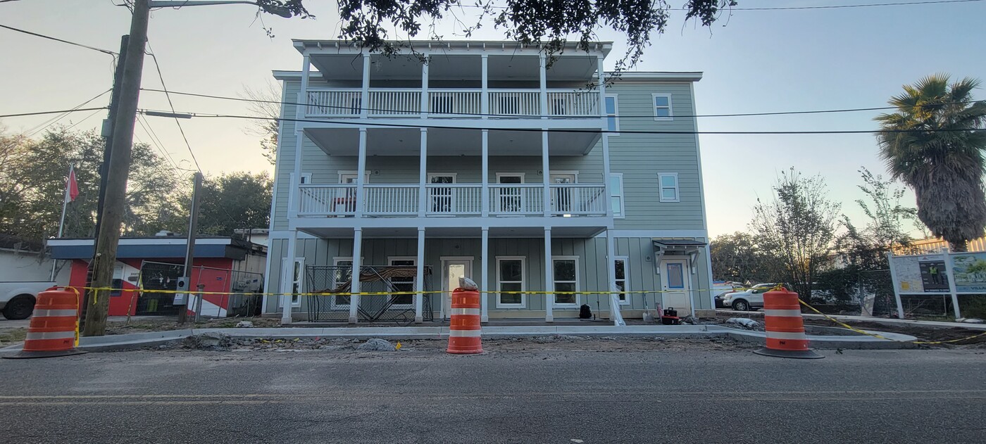 Village on the Bluff in Thunderbolt, GA - Building Photo