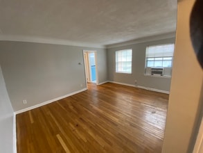 4837 Cadieux Rd in Detroit, MI - Building Photo - Building Photo