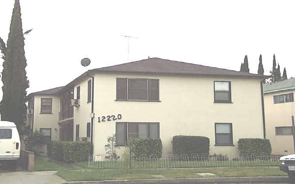 12218 Magnolia Blvd in Valley Village, CA - Building Photo - Building Photo