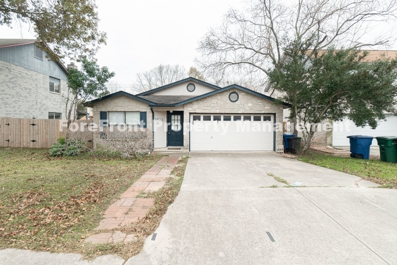 9110 Roquefort in San Antonio, TX - Building Photo