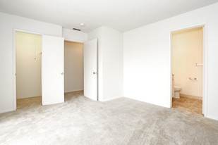 Greenbriar Villa Apartments in Modesto, CA - Building Photo - Interior Photo