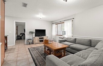 9781 Lake Georgia Dr in Orlando, FL - Foto de edificio - Building Photo