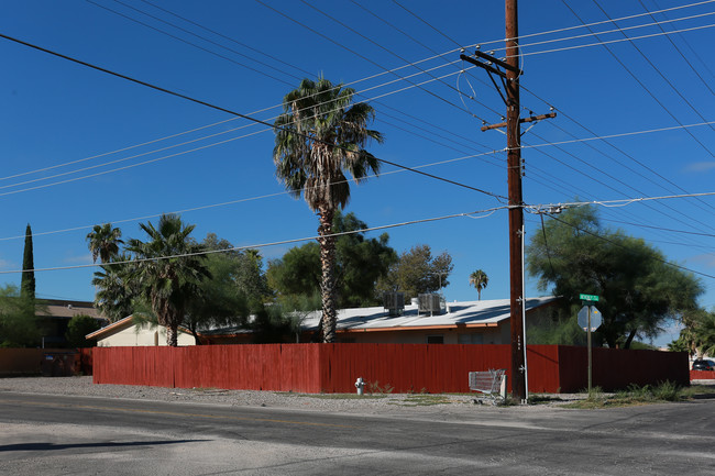 5250 E Bellevue St in Tucson, AZ - Foto de edificio - Building Photo