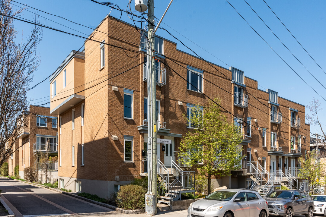 926 De Bourlamaque Av in Québec, QC - Building Photo