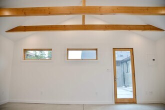 6521 W 87th St, Unit ADU in Los Angeles, CA - Foto de edificio - Building Photo