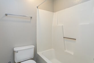 Willow Creek Apartments in Burlington, NC - Foto de edificio - Interior Photo