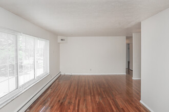 60 - ADDISON APARTMENTS in Indianapolis, IN - Building Photo - Interior Photo